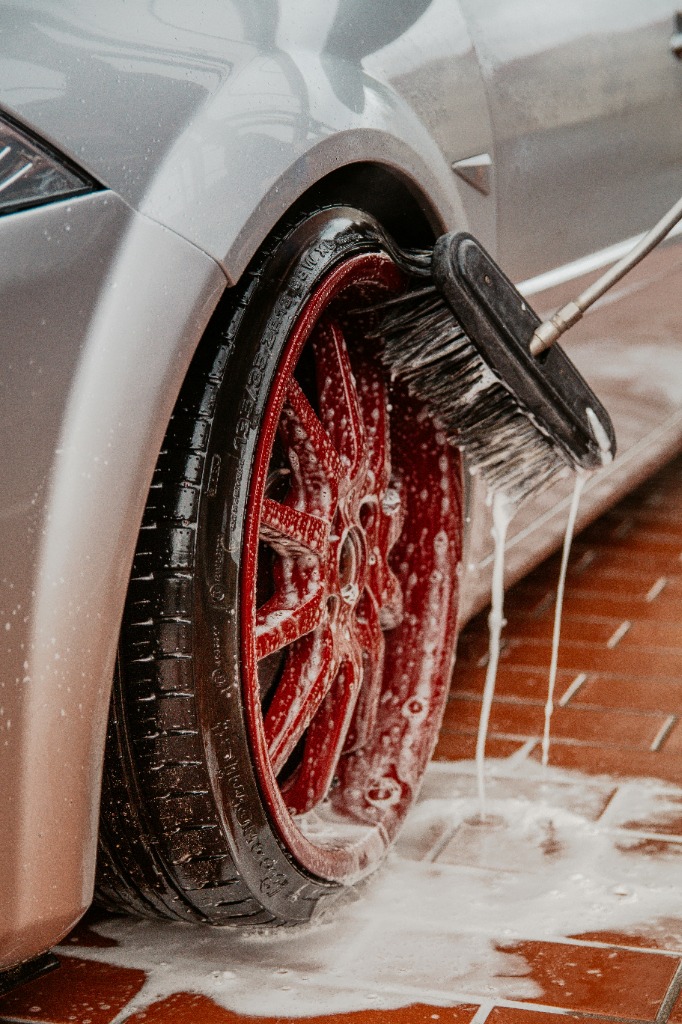 Alloy Wheel & Tyre Scrubbing